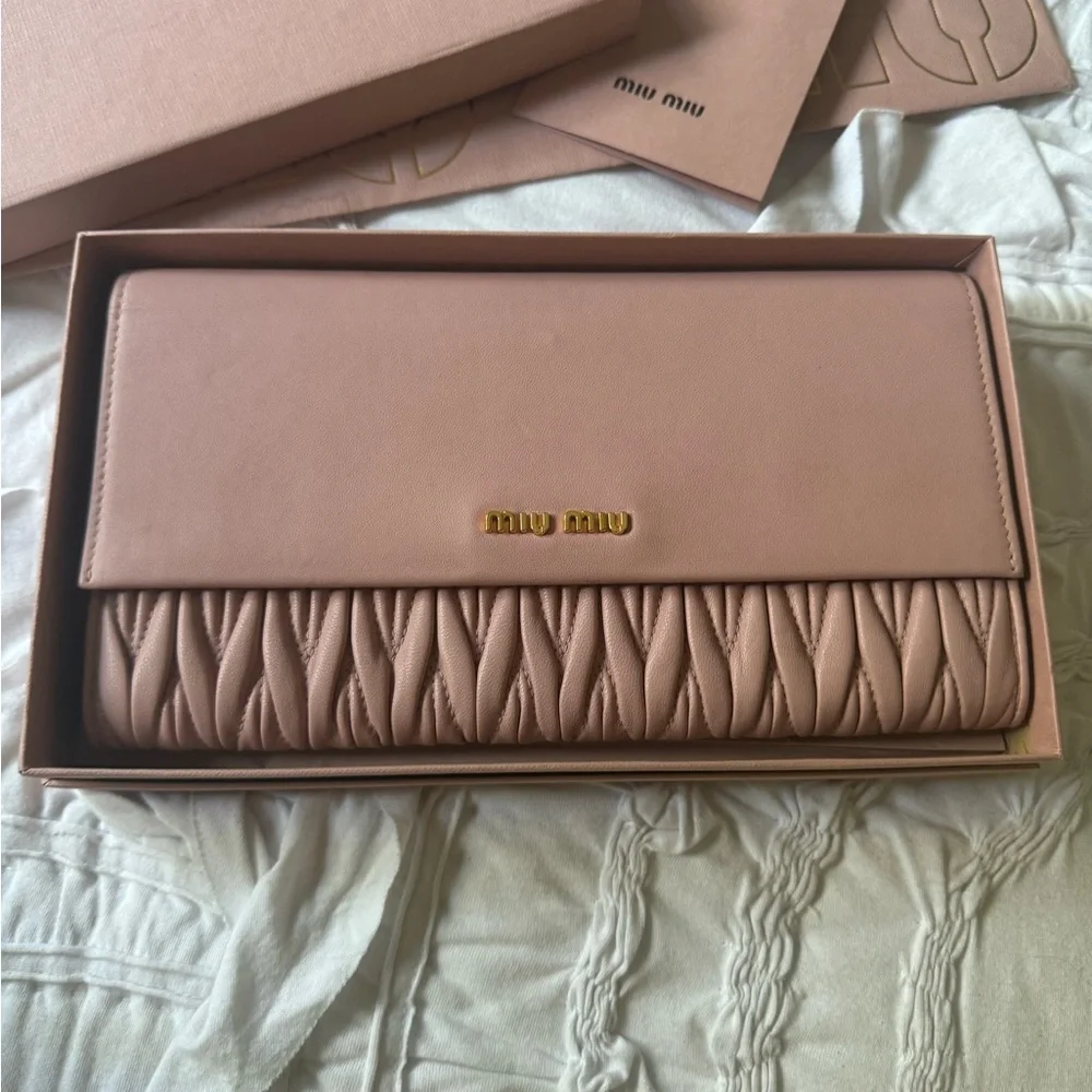 Miu Miu clutch - Picture 1 of 6